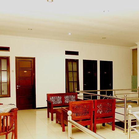 Oyo 350 D' Maktab Homestay Syariah Malang Buitenkant foto