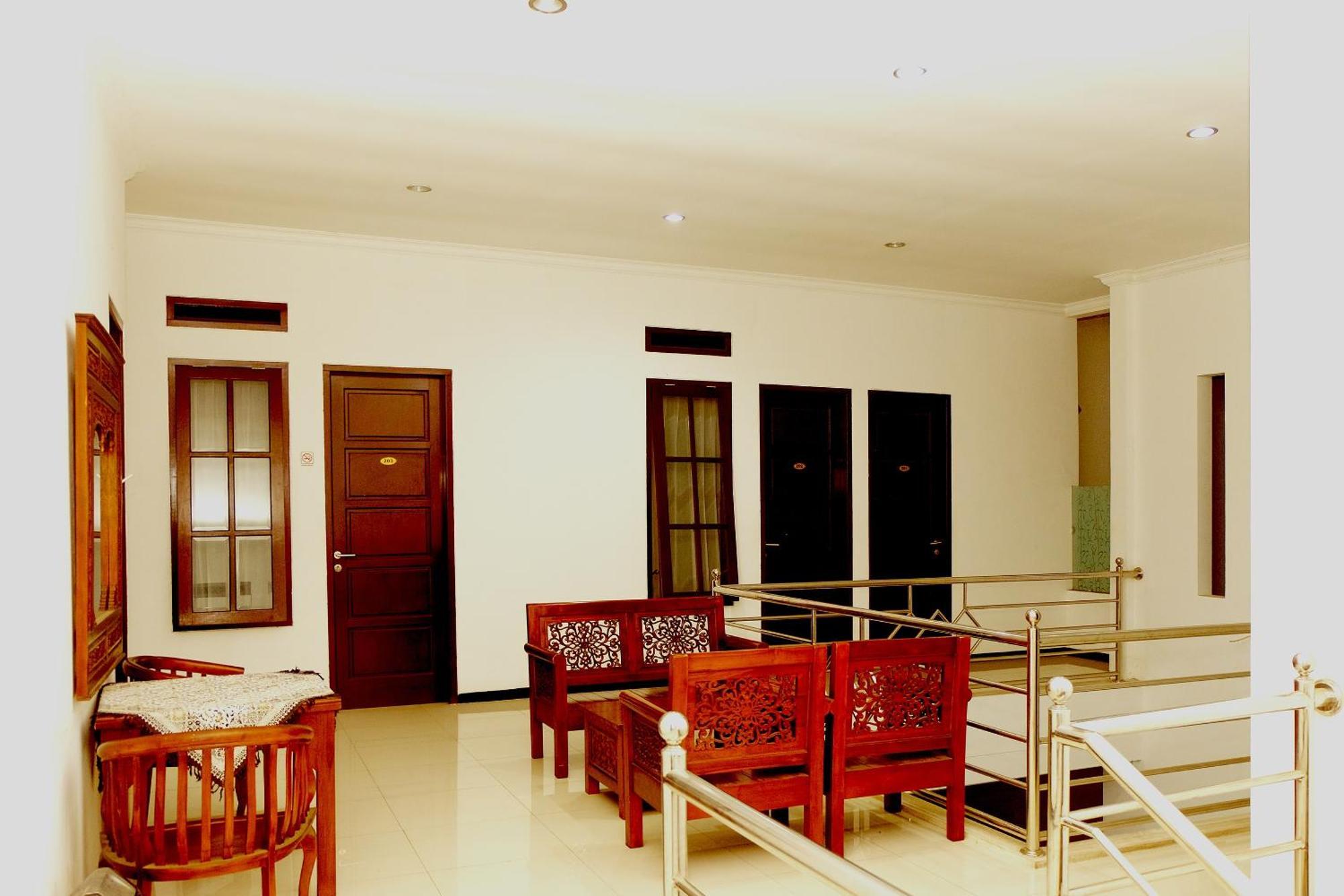 Oyo 350 D' Maktab Homestay Syariah Malang Buitenkant foto