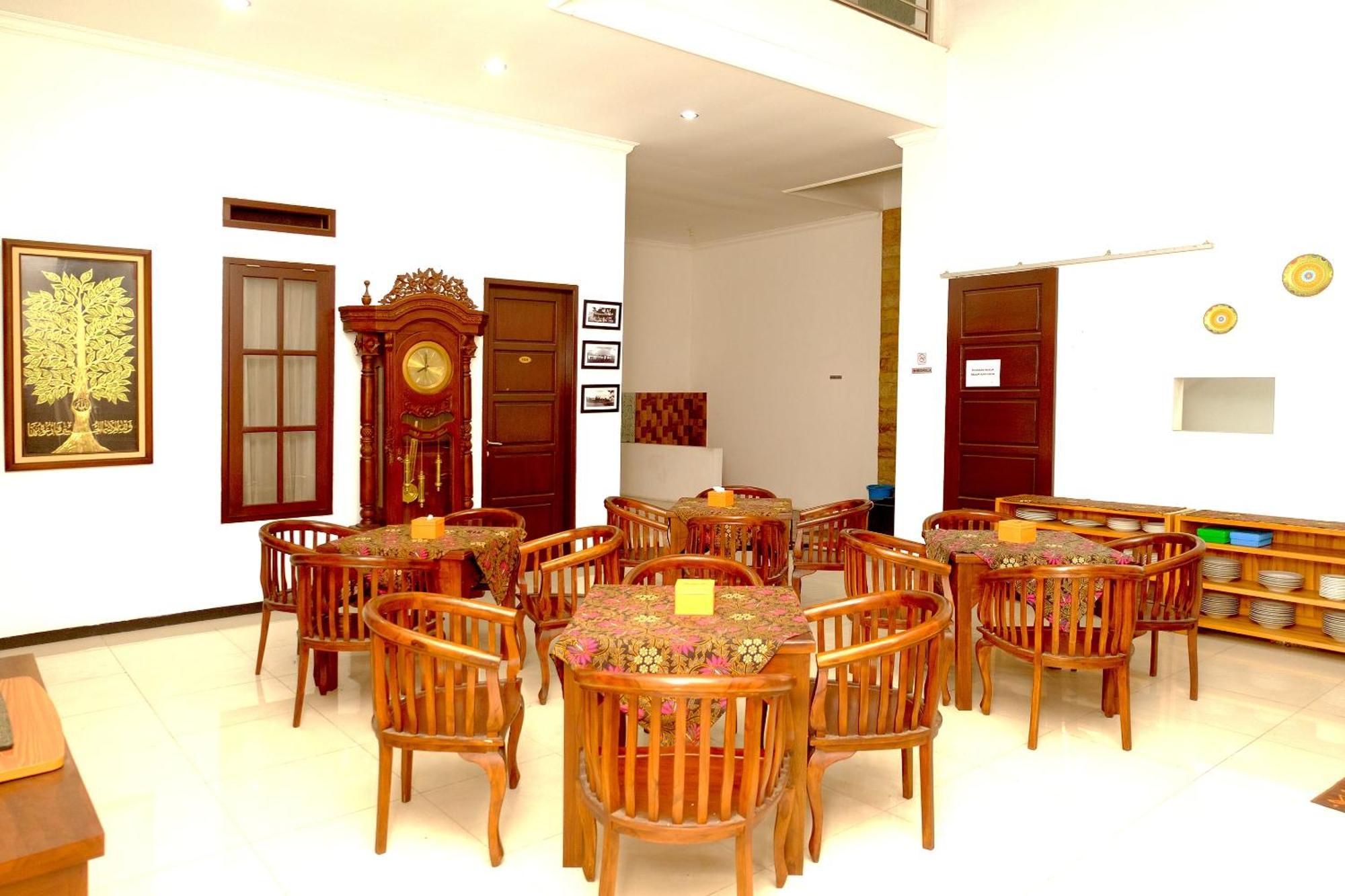 Oyo 350 D' Maktab Homestay Syariah Malang Buitenkant foto