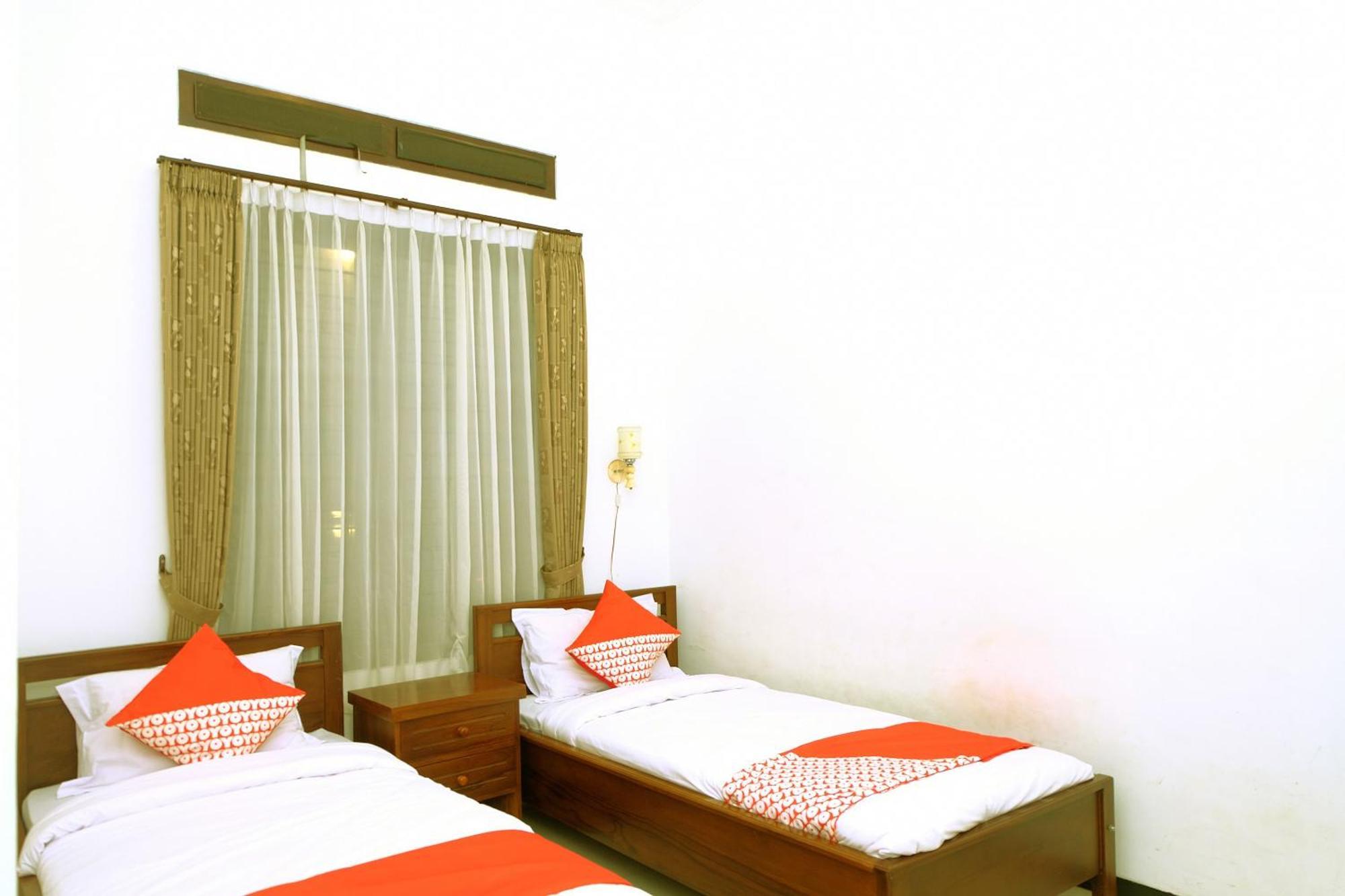 Oyo 350 D' Maktab Homestay Syariah Malang Buitenkant foto