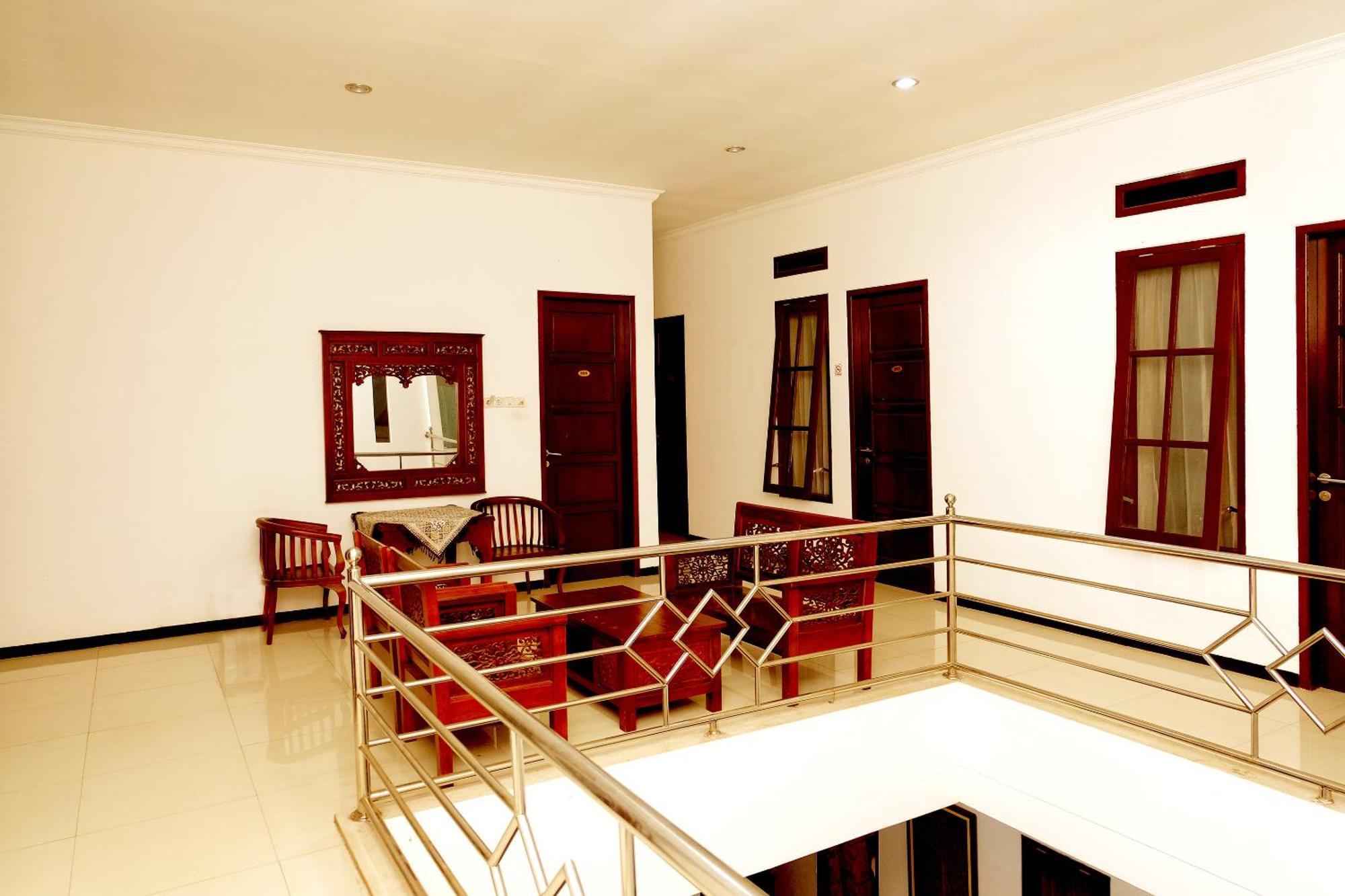 Oyo 350 D' Maktab Homestay Syariah Malang Buitenkant foto