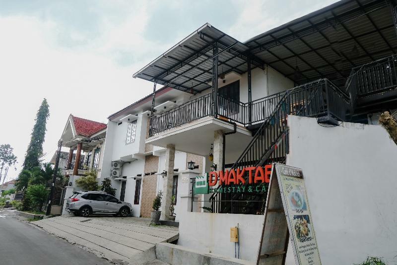 Oyo 350 D' Maktab Homestay Syariah Malang Buitenkant foto