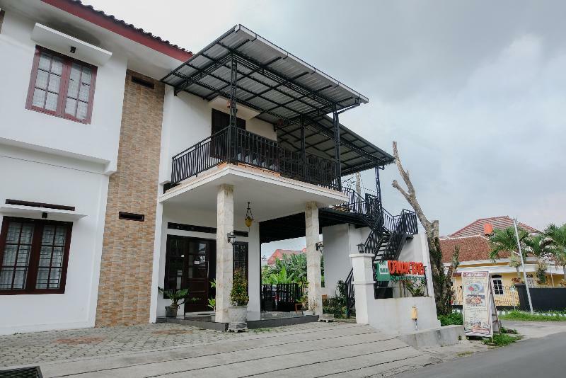 Oyo 350 D' Maktab Homestay Syariah Malang Buitenkant foto