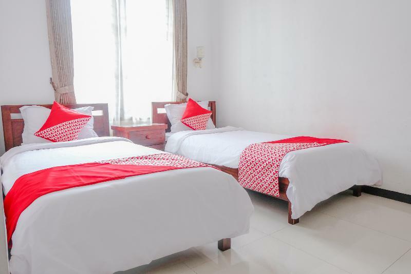 Oyo 350 D' Maktab Homestay Syariah Malang Buitenkant foto